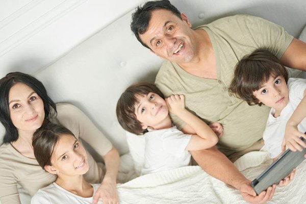 Voyager avec des enfants : conseils pour des vacances en famille sans stress